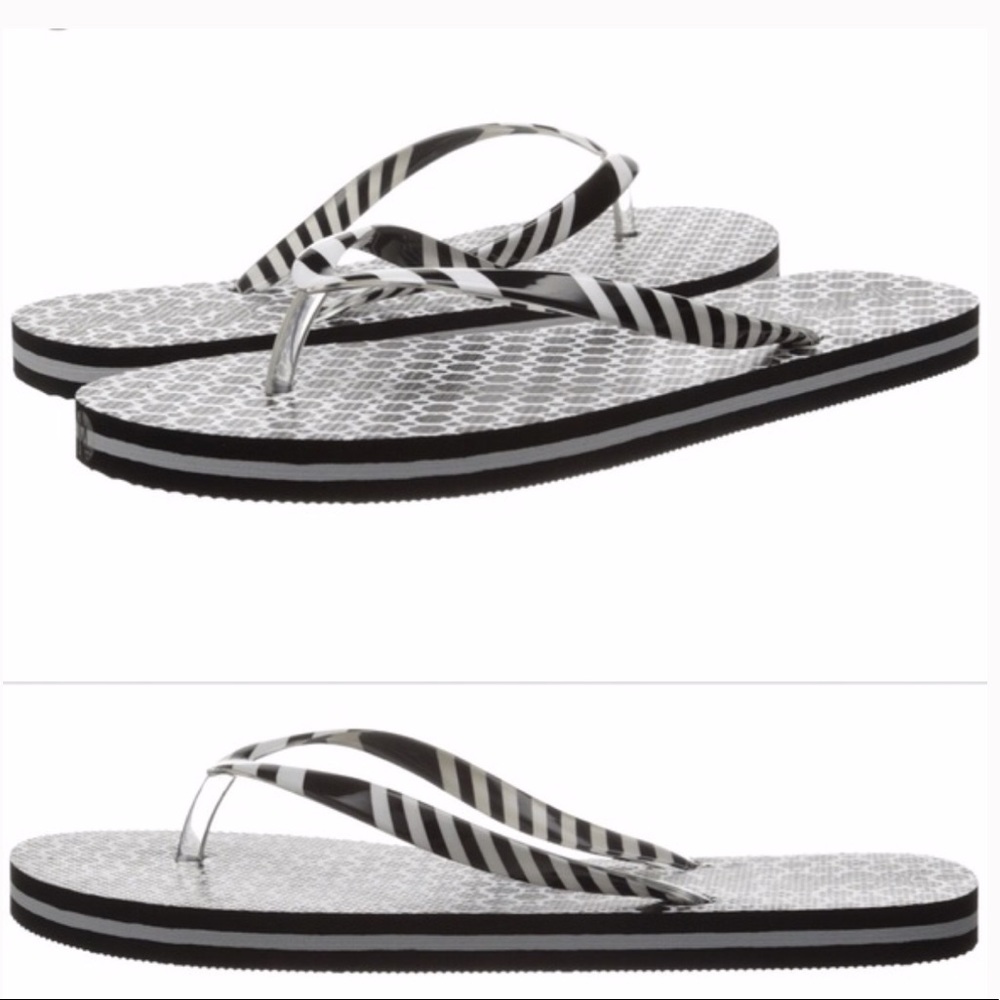 NEW Vera Bradley Black White Flip Flops (M)